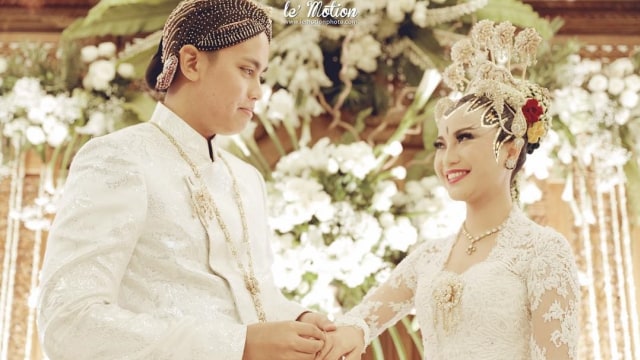 Pernikahan Chacha Frederica dan suami (Foto: Instagram @chafrederica)