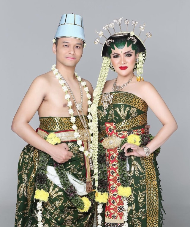 Pernikahan Vicky Shu dan suami (Foto: Instagram @vickyshu)
