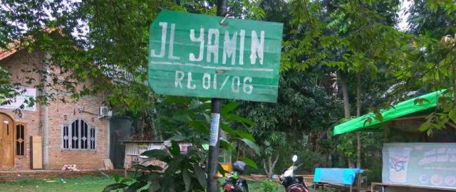 Teh Botol untuk Anak Terduga Teroris Bekasi (1)