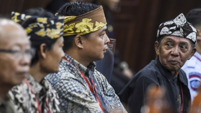 Penganut kepercayaan Sunda Wiwitan di Sidang MK (Foto: Antara/Hafidz Mubarak A)