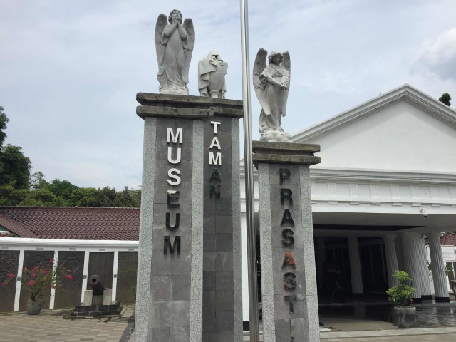 Menyusuri Jejak Kaum Borjuis Belanda di Kebon Jeruk Kober (3)