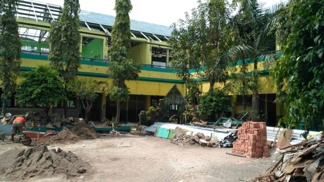 Melihat Proses Renovasi SD dan SMP di Kawasan Jakarta Utara