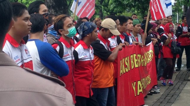 Demo buruh di depan Balai Kota. (Foto: Mirsa Simamora/kumparan)