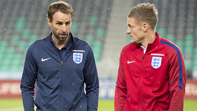Vardy bersama manajer Inggris, Gareth Southgate. (Foto: AFP)