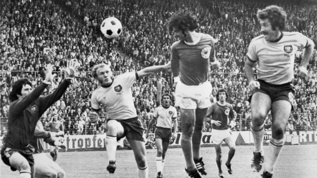Australia (terang) di Piala Dunia 1974. (Foto: AFP)