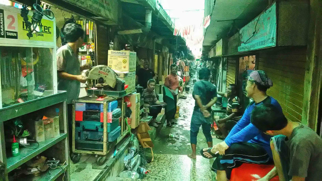 Berburu Barang Bekas Berkualitas di Taman Puring (1)