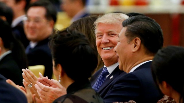 Donald Trump dan Presiden China Xi Jinping Foto: Reuters/Thomas Peter