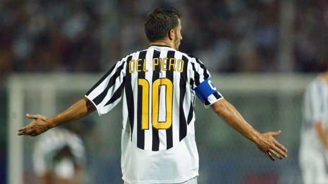 Del Piero dengan ban kapten yang melingkar. (Foto: AFP/Patrick Hertzog)