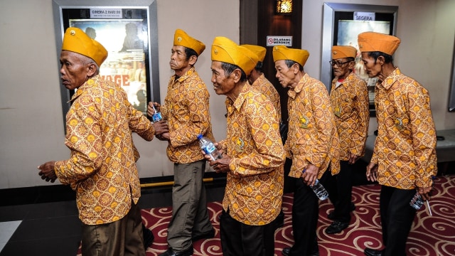 Veteran di Pekalongan nobar (Foto: ANTARA FOTO/Harviyan Perdana Putra/)