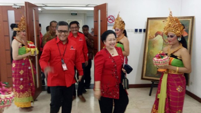 Hasto Kristiyanto: Mau Gabung Koalisi Jokowi Harus Kerja Keras (170123)
