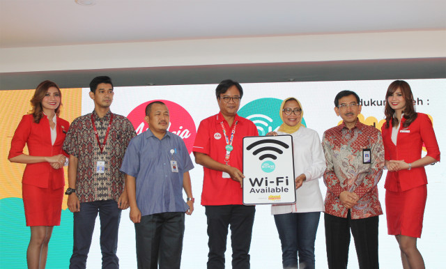 Kerja sama AirAsia dan Indosat Ooredoo. (Foto: AirAsia)