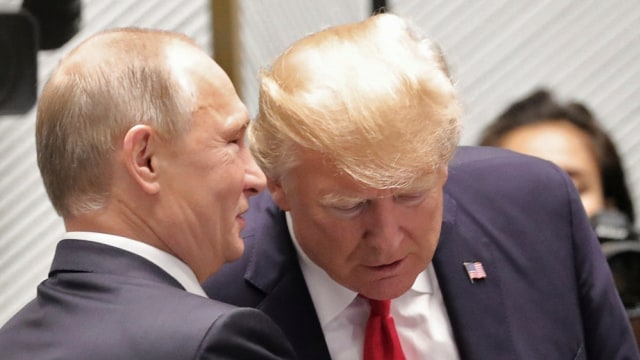 Pertemuan Trump dan Putin di KTT APEC. Foto: Sputnik/Mikhail Klimentyev/Kremlin via REUTERS