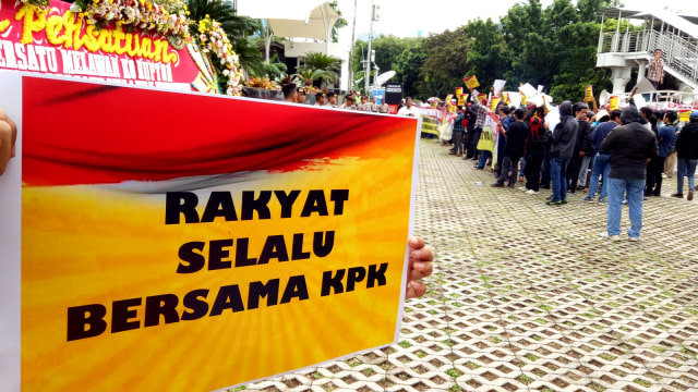 Demo di depan KPK (Foto: Aprilandika Pratama/kumparan)