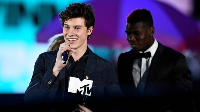 Shawn Mendes di MTV EMA 2017 (Foto: REUTERS/Dylan Martinez)