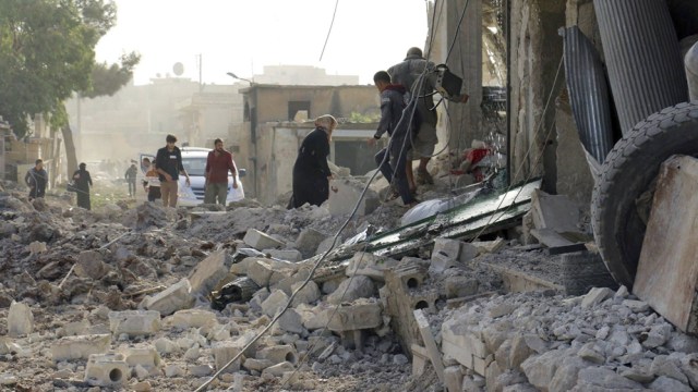 Serangan udara di utara Aleppo, Suriah Foto: Thiqa News Agency via AP