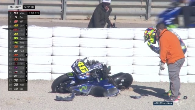 Kondisi motor Rossi usai megalami crash. (Foto: Twitter: MotoGP)