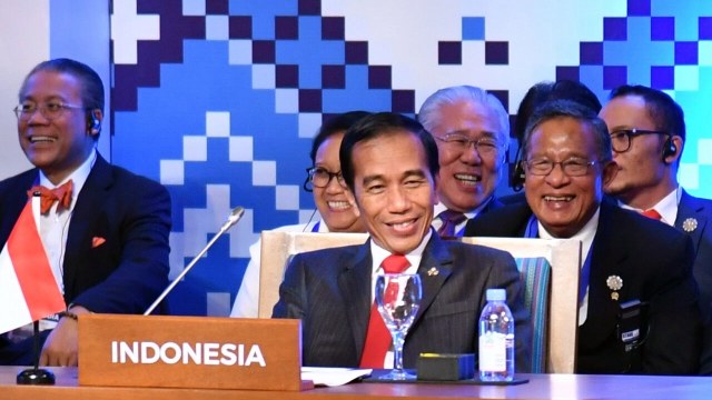 Jokowi dan delegasi Indonesia di KTT ASEAN (Foto: Dok. Biro Pers Setpres)