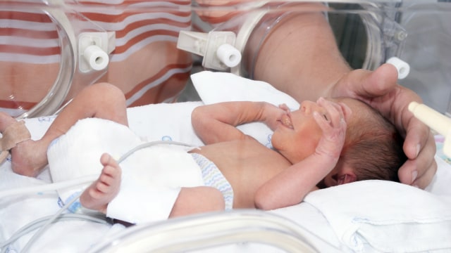 Bayi lahir prematur harus dibantu dengan inkubator (Foto: Thinkstock)