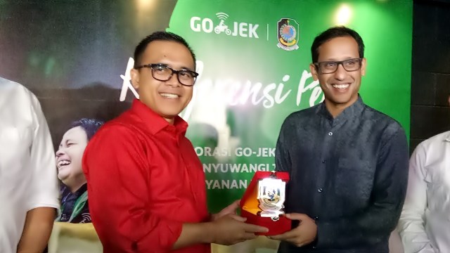 Bupati Azwar Anas dan CEO Go-Jek Nadiem Makarim. (Foto: Jofie Yordan/kumparan)