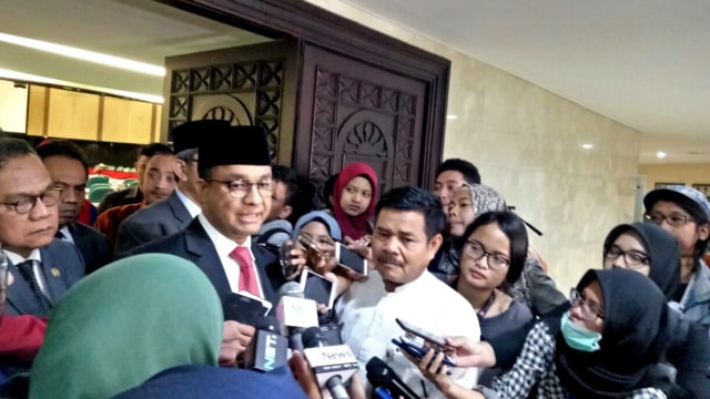 Anies Baswedan usai rapat paripurna  (Foto: Nadia Riso/kumparan)