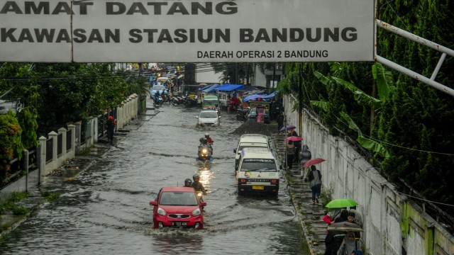 Banjir di Bandung (Foto: ANTARA/Novrian Arbi)