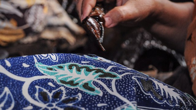 Pembuatan Batik di Pesindon (Foto: Antara/Harviyan Perdana Putra)