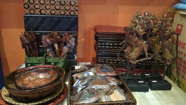 Pernak-pernik Batik Kayu Khas Bantul (Foto: Adisty Putri Utami/kumparan)