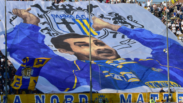 Suporter Parma. (Foto: GIUSEPPE CACACE / AFP)