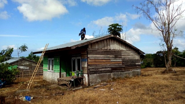 Pemasangan LTSHE di Desa Sori Tatanga (Foto: Resya Firmansyah/kumparan)