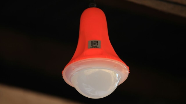 Komponen Lampu Tenaga Surya Hemat Energi  (Foto: Resya Firmansyah/kumparann)