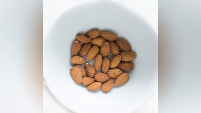 Manfaat kacang Almond untuk bayi (Foto: Dok. Shutterstock.com)