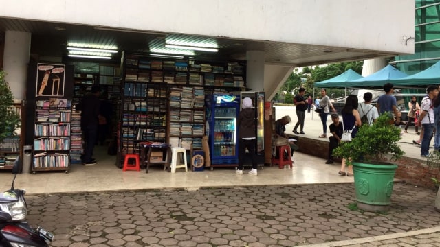 Rahasia Bertahan Hidup Toko Buku Bekas Di Taman Ismail