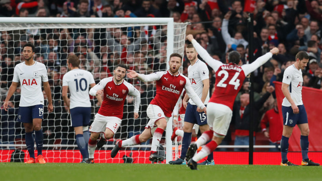 Para pemain Arsenal merayakan gol. (Foto: REUTERS/David Klein)