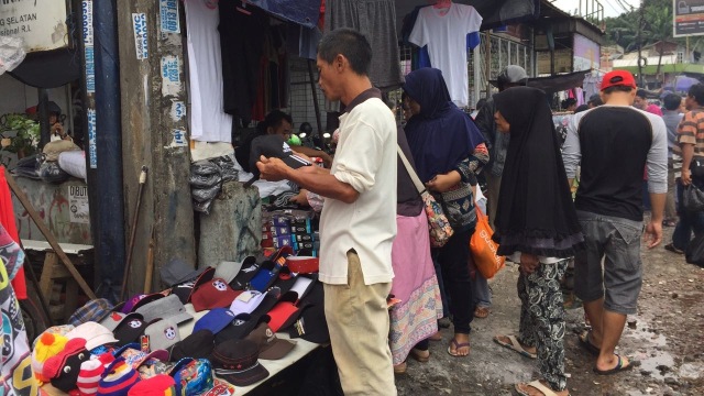 Suasana pasar kaget Sandratex (Foto: Raga Imam/kumparan)