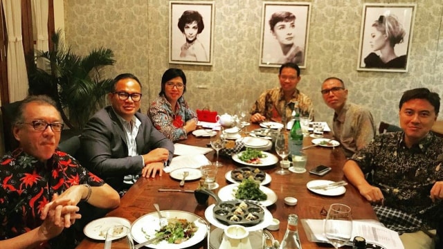 Kartika Wirjoatmodjo rapat dengan pejabat LPS. (Foto: Instagram/Kartika Wirjoatmodjo)