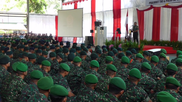 Pengarahan kepada Prajurit TNI-Polri se-Maluku (Foto: Ahmad Romadoni/kumparan)