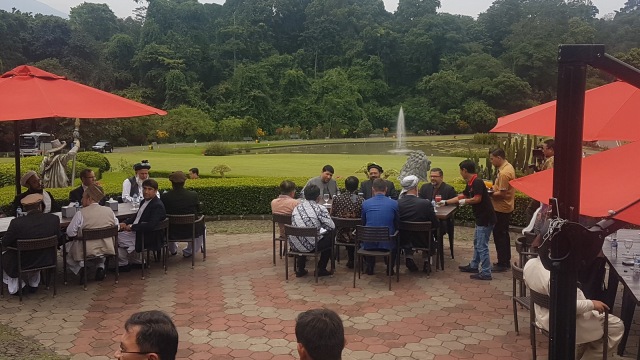 Jokowi dan JK makan siang di Kebun Raya Bogor (Foto: Yudhistira Amran/kumparan)