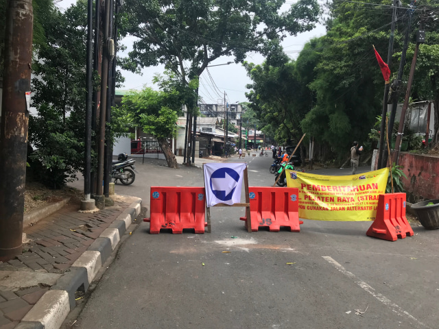 Perbaikan jalan di Pejaten Raya (Foto: Adhie Ichsan)