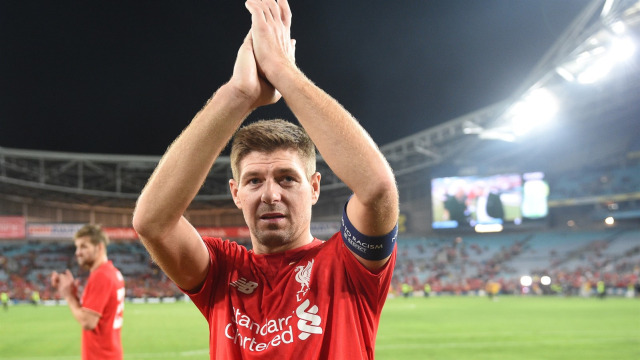 Gerrard dengan kostum Liverpool kebanggaannya. (Foto: Peter Parks/AFP)
