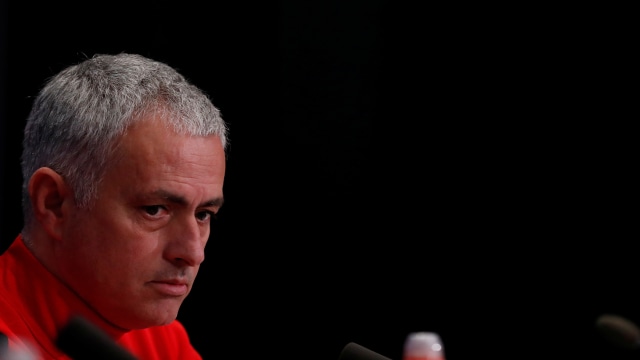 Mourinho di konferensi pers jelang lawan Basel. Foto: Reuters/Andrew Boyers
