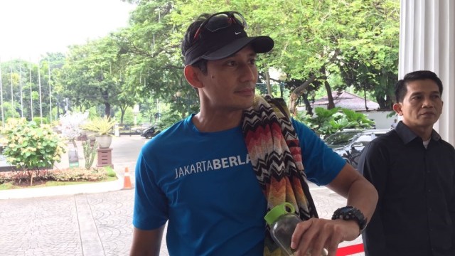 Sandiaga Uno dengan baju Jakarta Berlari. (Foto: Paulina Herasmaranindar/kumparan)