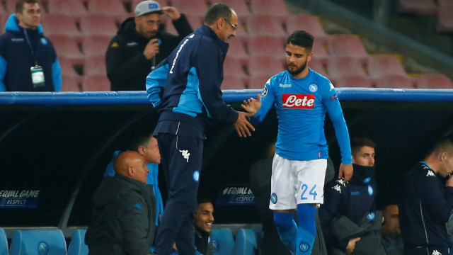 Maurizio Sarri dan Lorenzo Insigne. (Foto: REUTERS/Tony Gentile)