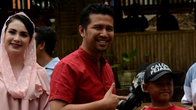 Emil Dardak dan Arumi Bachsin