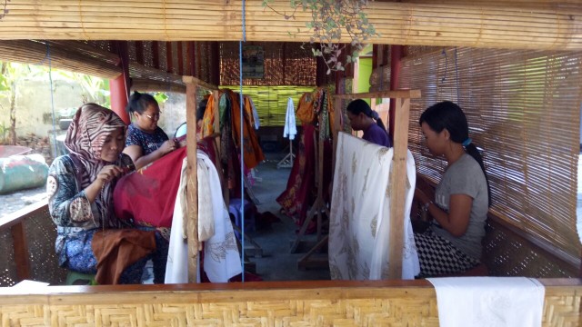 Pengrajin batik Banyuwangi (Foto: Maulana Ramadhan/kumparan)