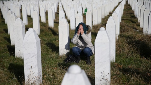 Pemakaman korban genosida di Srebenica Foto: REUTERS/Dado Ruvic