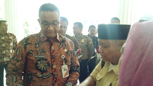 Gubernur DKI Anies Baswedan terima aduan warga (Foto: Diah Harni/kumparan)