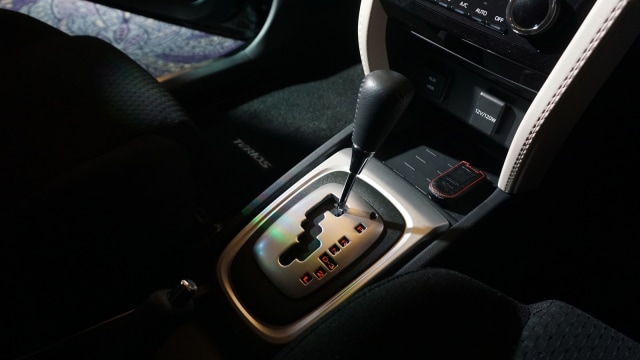Benarkah Matikan Mesin Mobil Matik di Posisi N Bikin Aki Tekor? (271363)