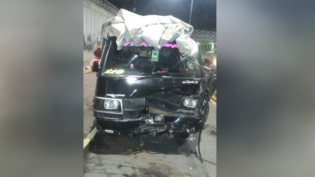 Kecelakaan mobil di Tabang (Foto: Twitter/@TMCPoldaMetro)