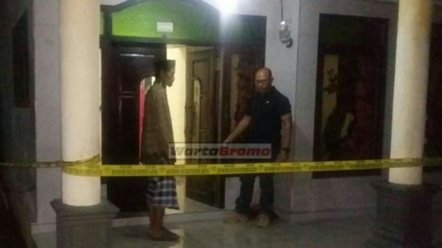 Duda Tulupari-Probolinggo Tewas Setelah Dihantam Senjata Tajam di Rumahnya (1)