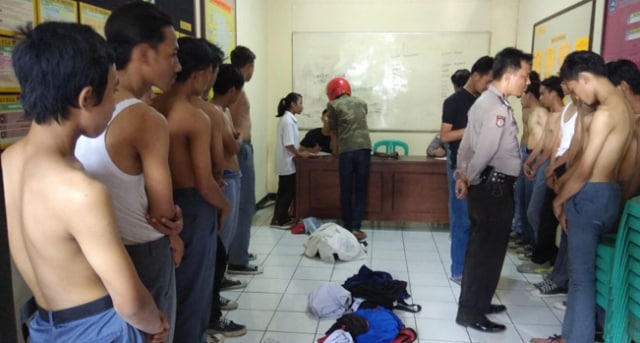Para Pelajar dari Tiga SMK di Kabupaten Sukabumi Bentrok, Sebagian Lari ke Perkampungan